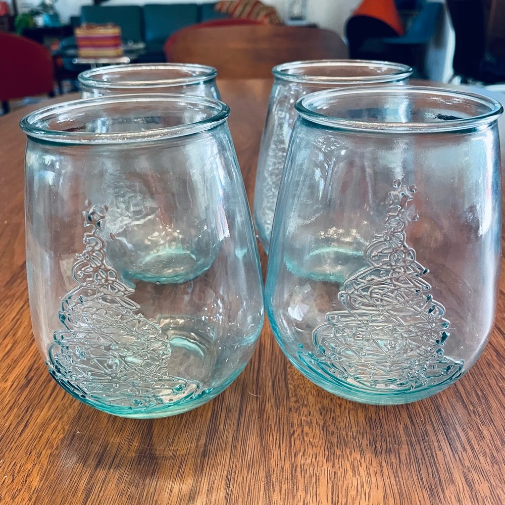 4 San miguel 100% recycled glass Christmas tree Wine Glasses